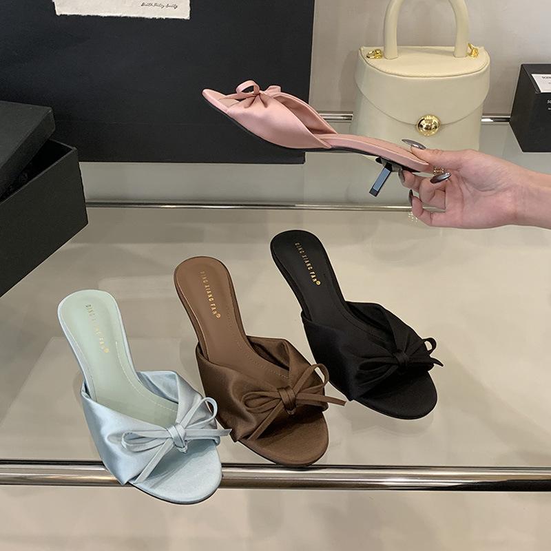 

Босоножки на низком каблуке лето новые шелковые милый темперамент бант кошачий каблук носить туфли на высоком каблуке шлепанцы 40 светло-синий