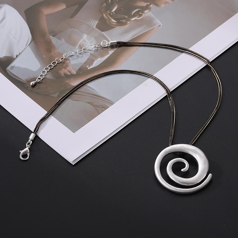 Pendant Geometric Love Shape High-End Long Women'S Fashion Versatile Sweater Chain