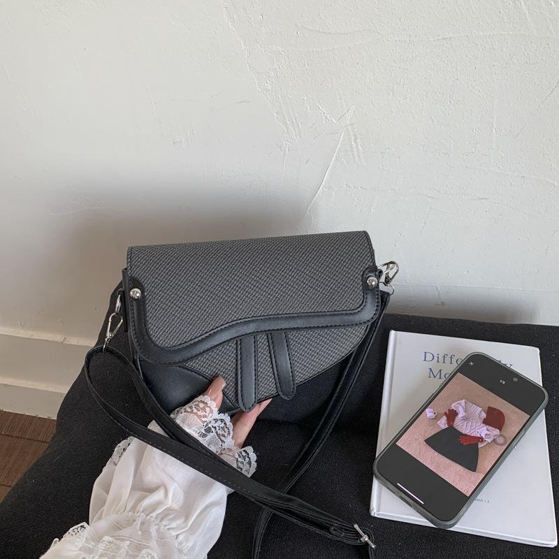 Populaire zadeltas zomer nieuwe damestas mode liefde schoudertas klein fris contrasterende kleur messenger bag