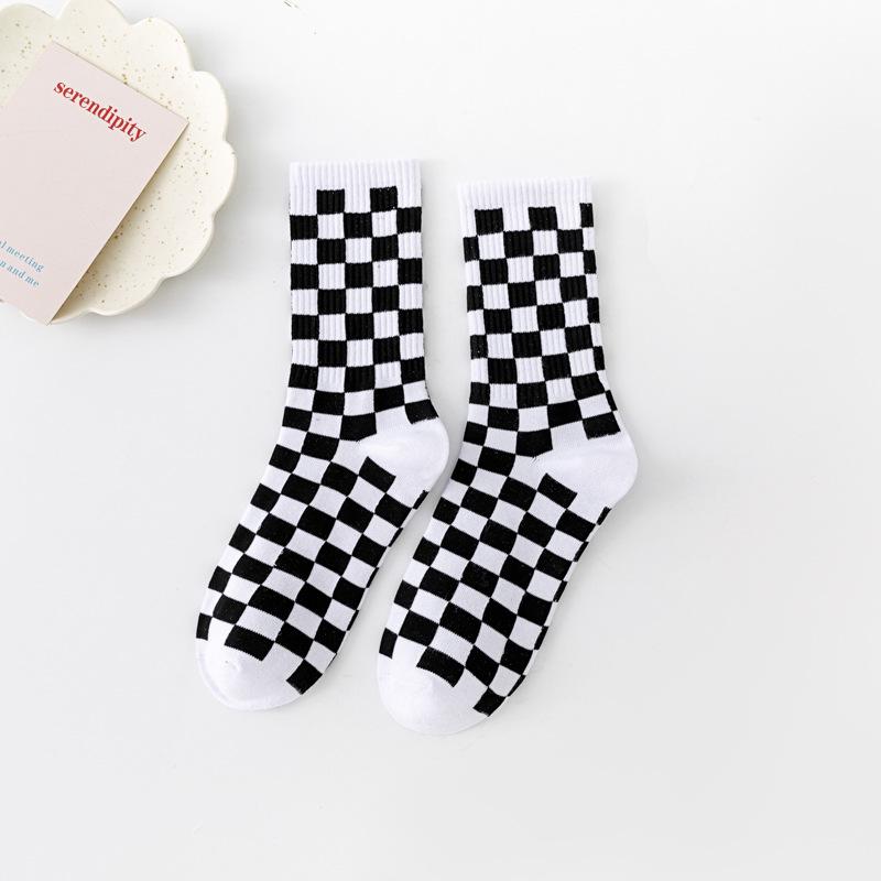 Trendy Plaid Mid-Calf Socks for Men & Women: Fashionable College Style Sporty Couples' Socks
