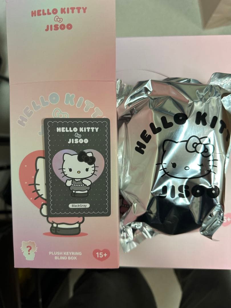 

[USED] BLACKPINK Jisoo Hello Kitty Plush Keychain Black Gray