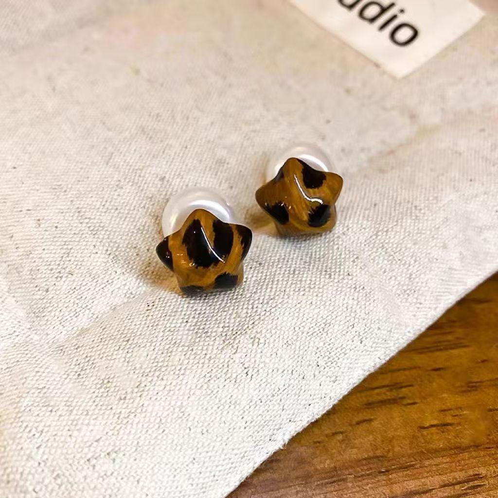 

Серьги-пусеты Meillard с леопардовым принтом, жемчугом и звездой, двойного ношения - Женская высококлассная модная бижутерия Size 2358