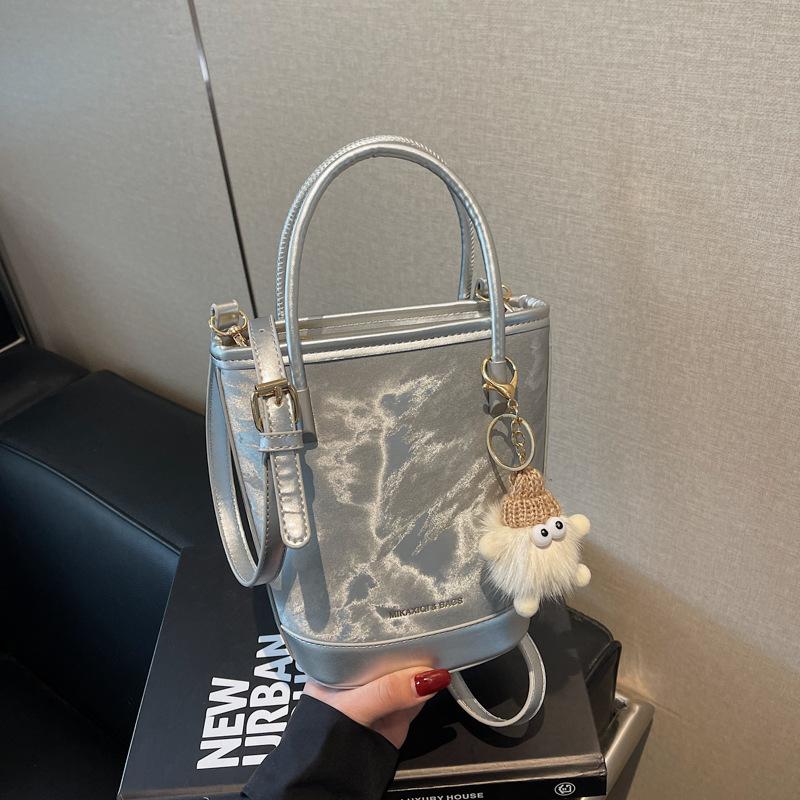 This Year's Popular Bucket Bag Women's 2025 New Fashion Foreign Style Messenger Bag Going Out Portable Small Bag