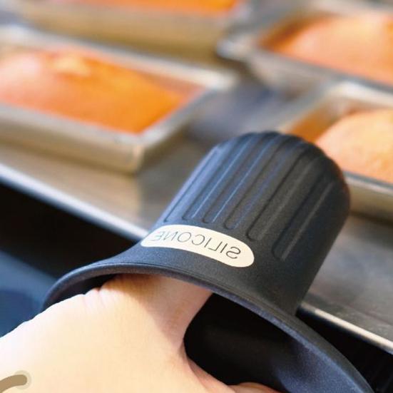 Rukavice proti opaření odolné vůči vysokým teplotám se závěsným otvorem Protiskluzový silikon pro kuchyňské pečení