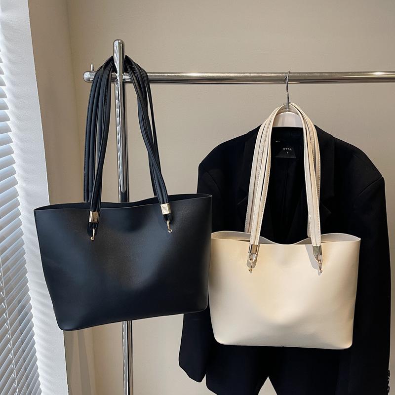 Premium women's bag 2025 new fashion versatile bag large capacity shoulder bag autumn and winter popular commuter tote bag