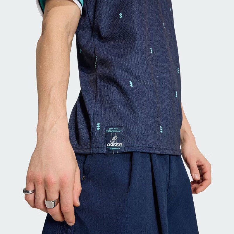 Adidas Originals V-neck Short-sleeved Logo Football Jersey for Men