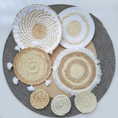 Yousheng 7/9 ks/sada Boho nástěnná dekorace z košíků Ručně tkané kulaté ploché nástěnné závěsné dekorace Bohémský dekorativní rustikální ratanová mořská tráva proutěný nástěnný