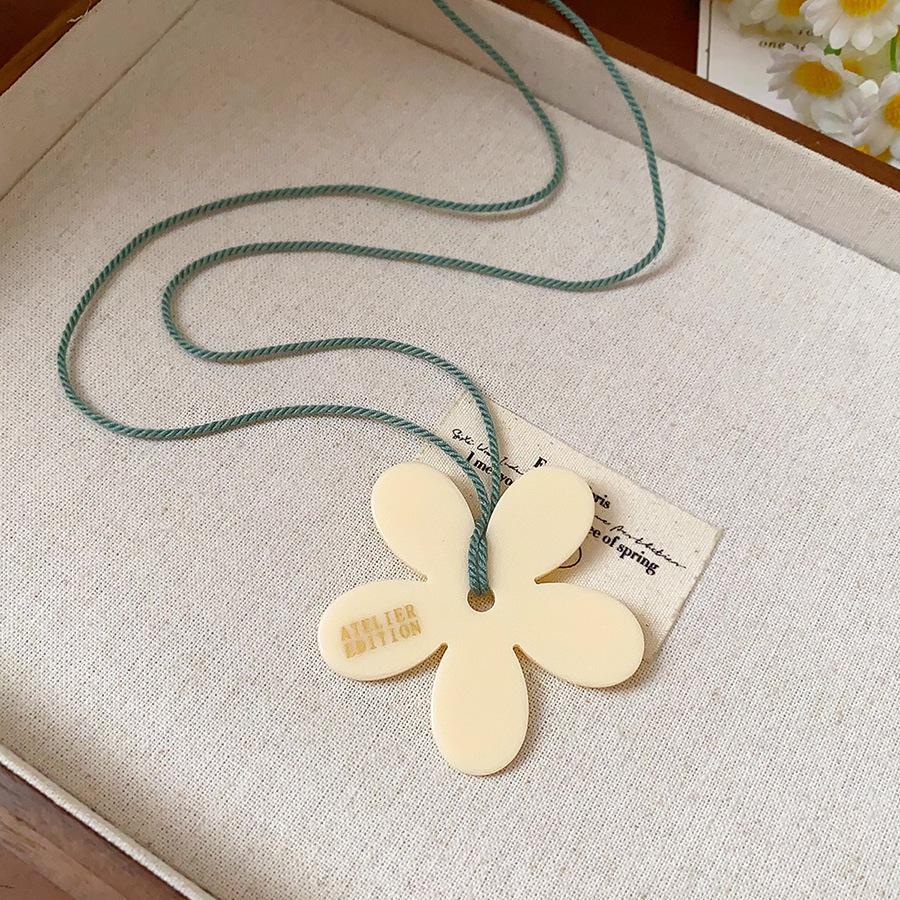 Retro Ethnic Heart Necklace: Wooden Flower Pendant Sweater Chain for Women