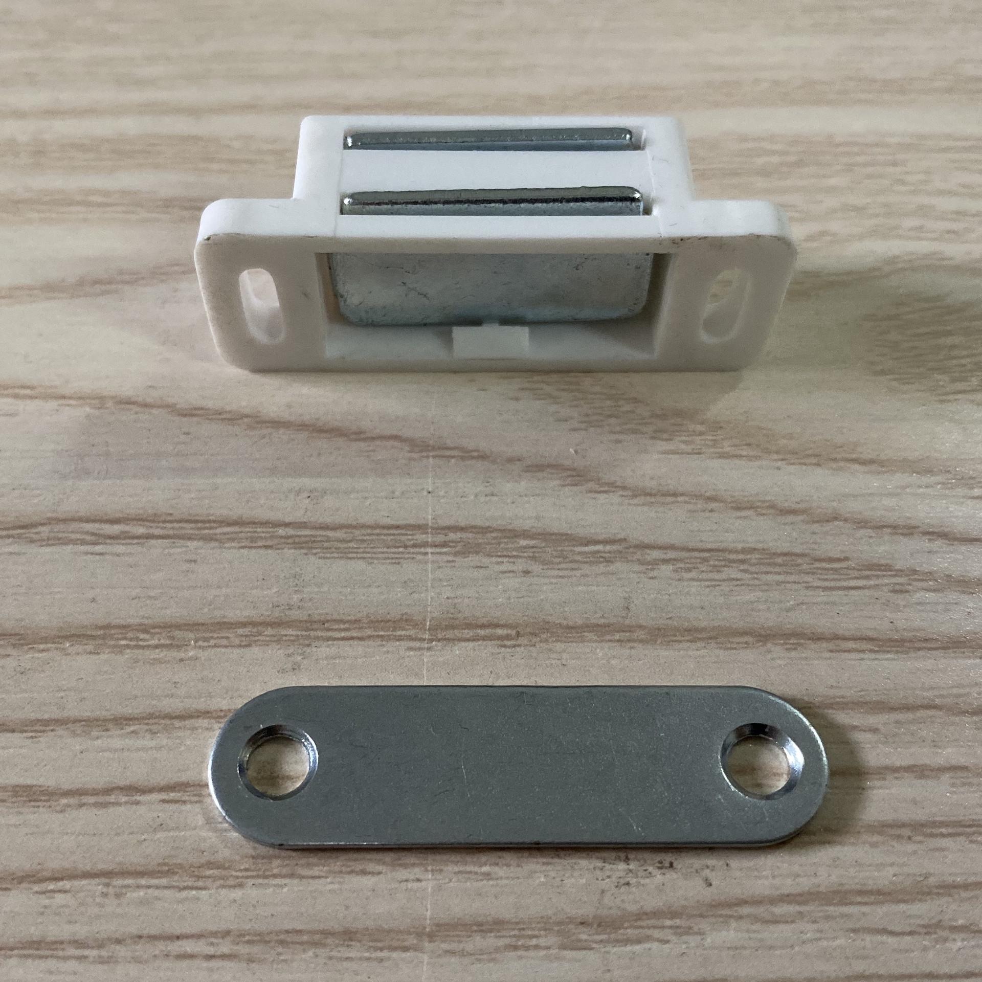 

275# Plastic Magnetic Cabinet Door Catch and Stop for Single Doors