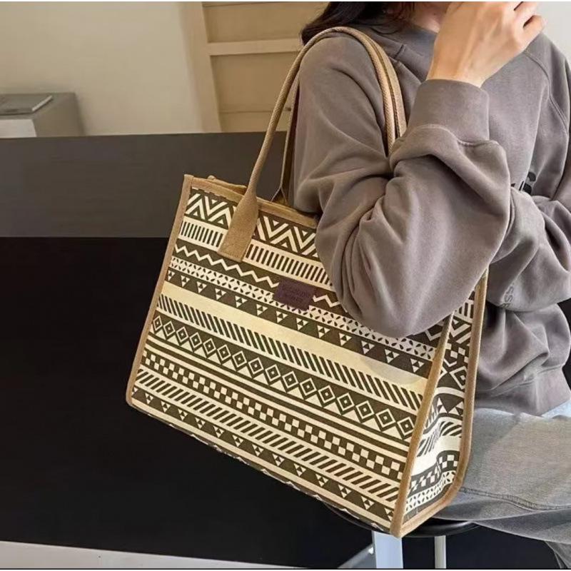 Ethnic Geometric Canvas Tote: Large Capacity, Versatile Shoulder Bag for Commuting and Moms