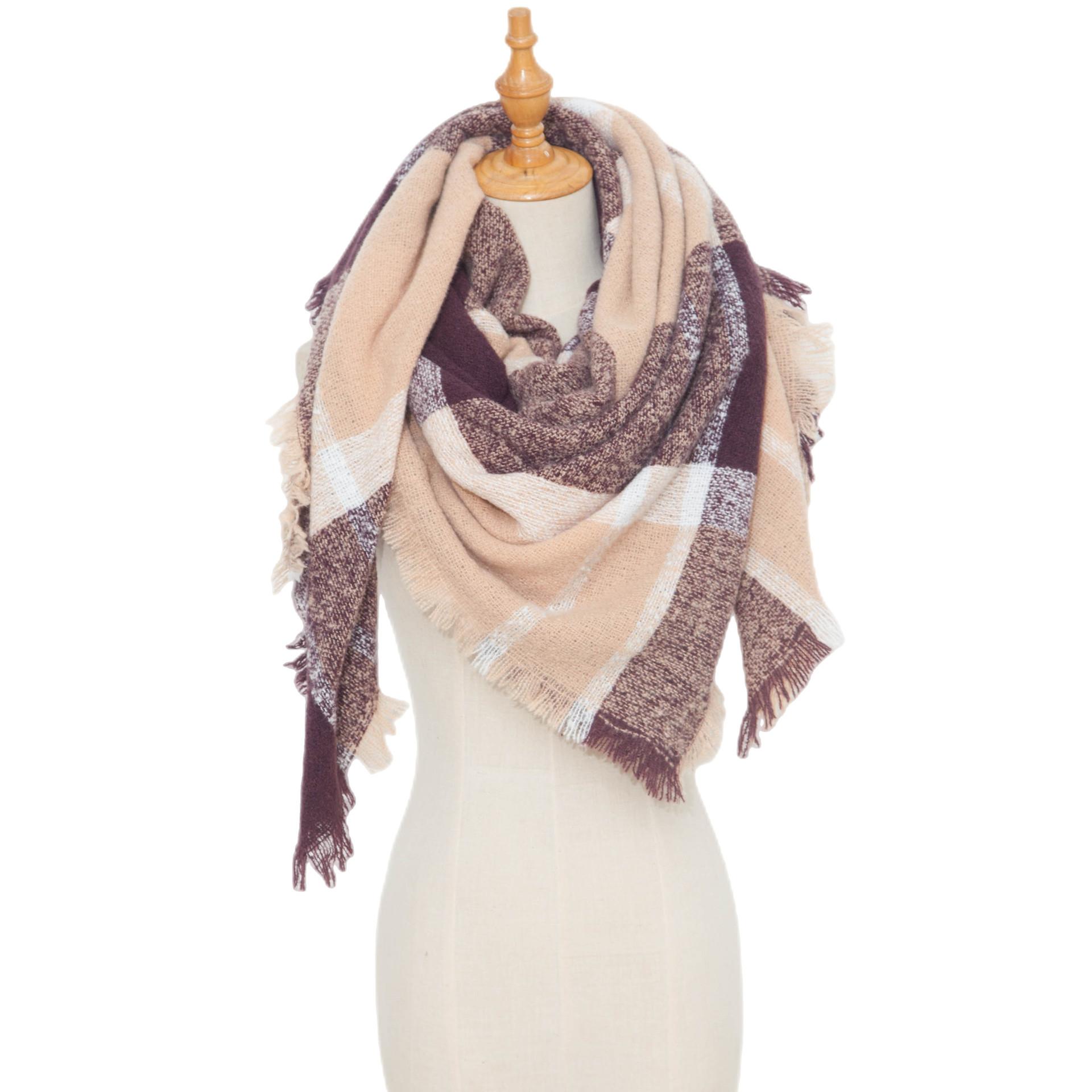 

Женский новый шарф в европейском и американском стиле, осенне-зимний клетчатый треугольный утолщенный теплый универсальный шарф 135 * 135cm