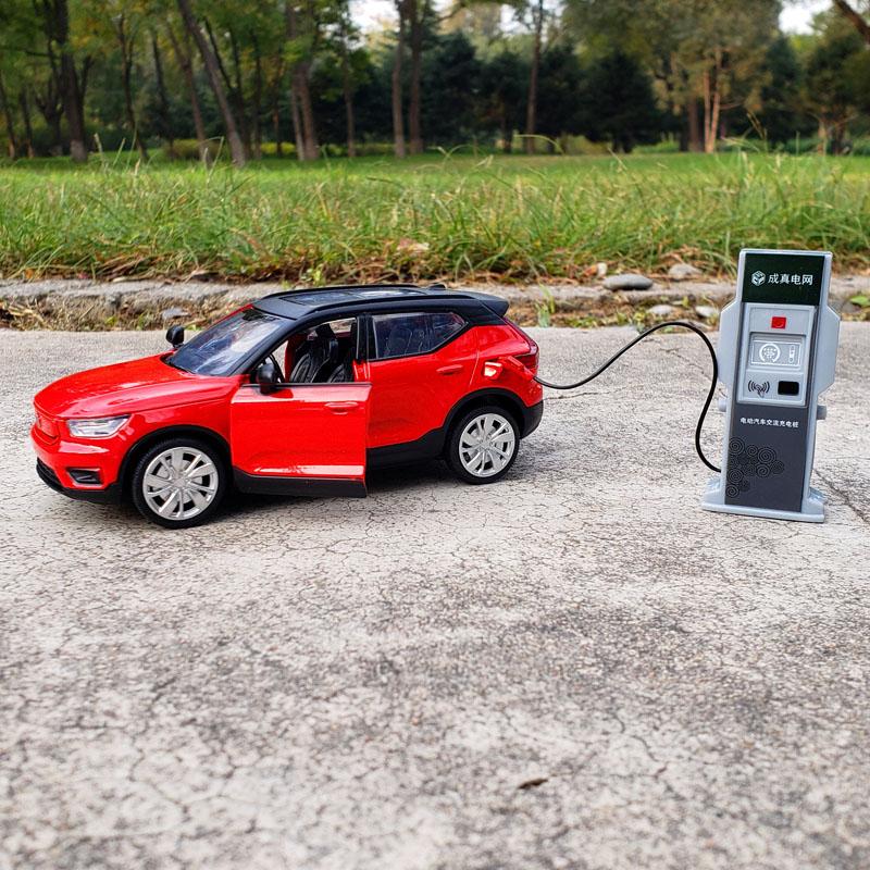 

1:32 VOLVO XC40 Alloy New Energy Car Model Diecast & Toy Vehicles Metal Car Model High Simulation Sound and Light Childrens Gift червоний