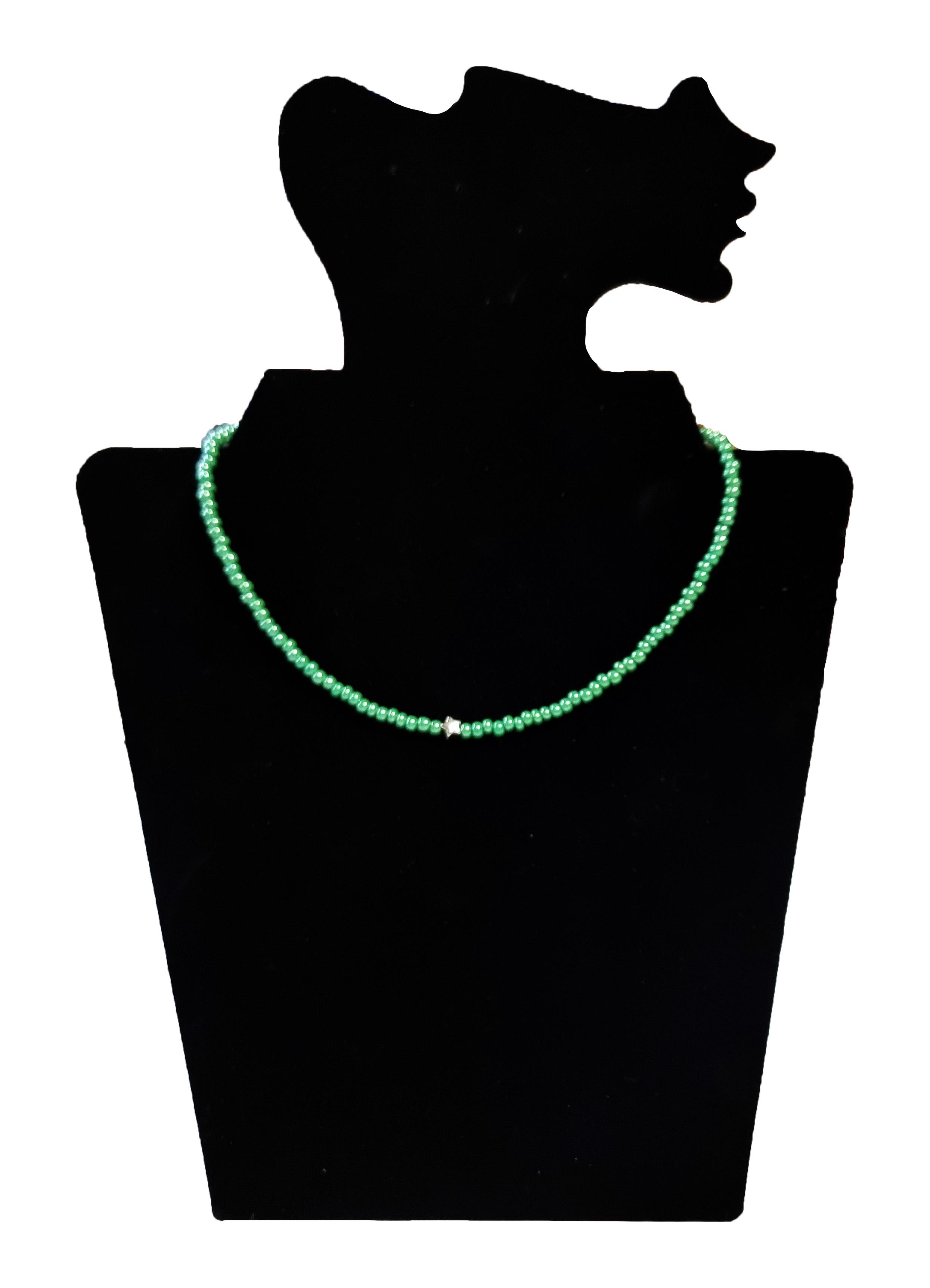 

Намисто-чокер ручної роботи з намистин з підвіскою у вигляді зірки – Зелене намисто one size карибський зелений колір