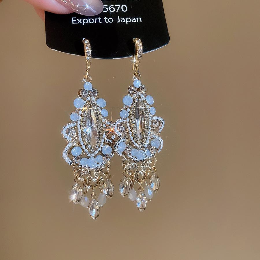 

Изысканные серьги-цветы Серебряные иглы с бриллиантами