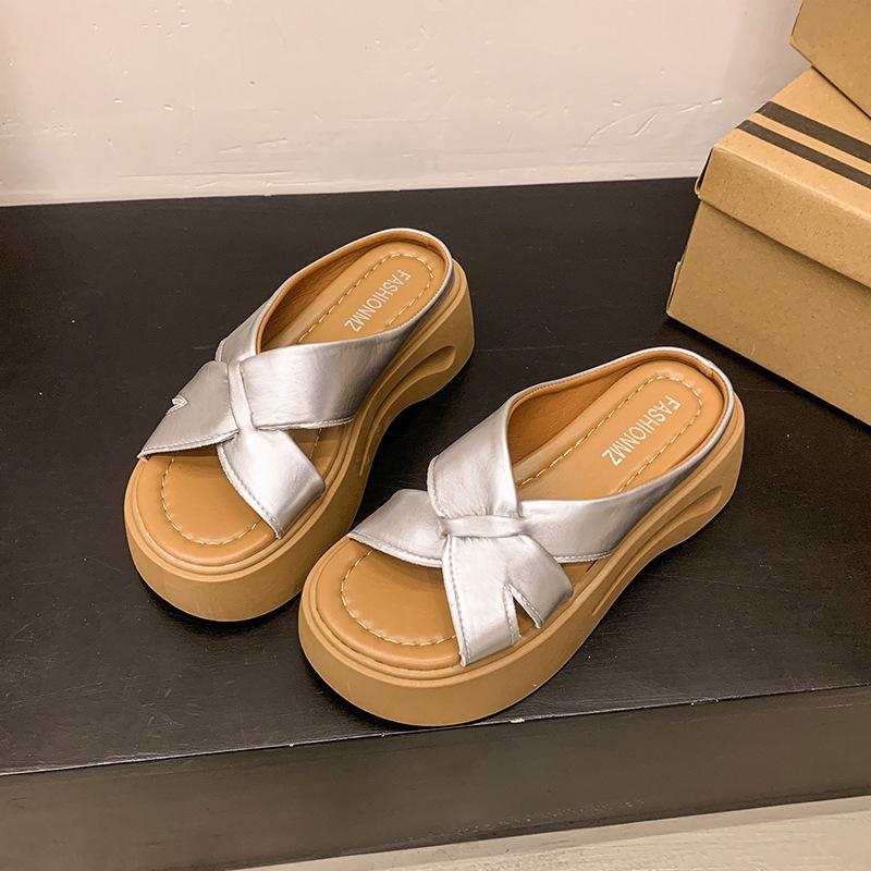 

French platform slippers women s summer wear 2025 new high-end silver with skirt temperament beach cool slippers 40