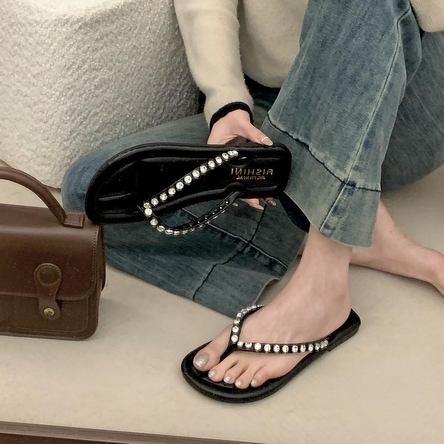 Fashion and Lightweight Internet Celebrity Explosion Flat Bottom Flip-flops Women 2025 New Summer Wear Non-slip Silver Cool Slippers