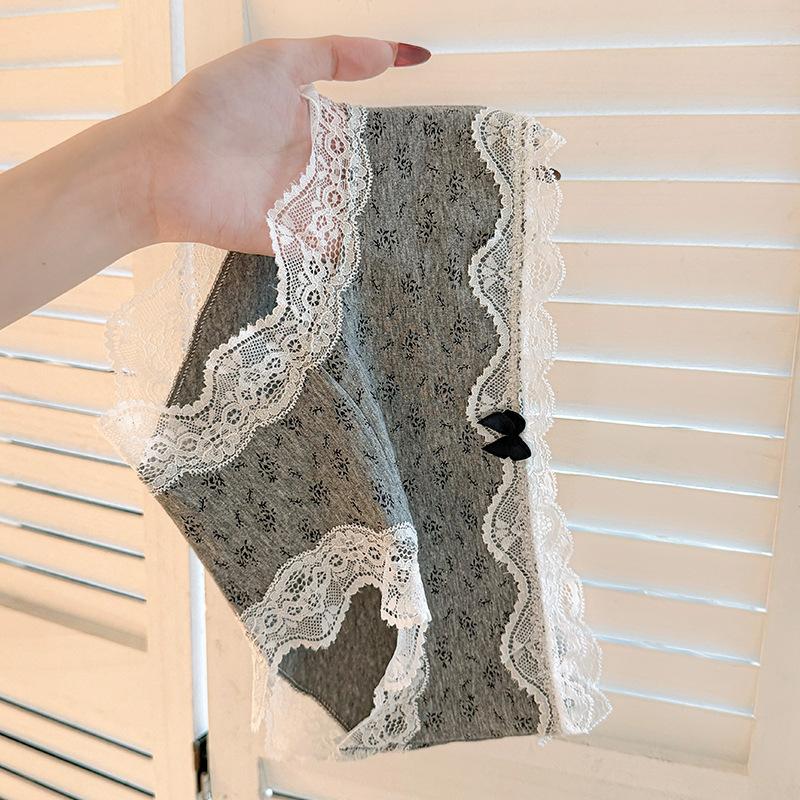 Female Spring and Autumn Small Broken Lace Edge Comfortable Breathable No Trace Extended Crotch Waist Triangle Briefs