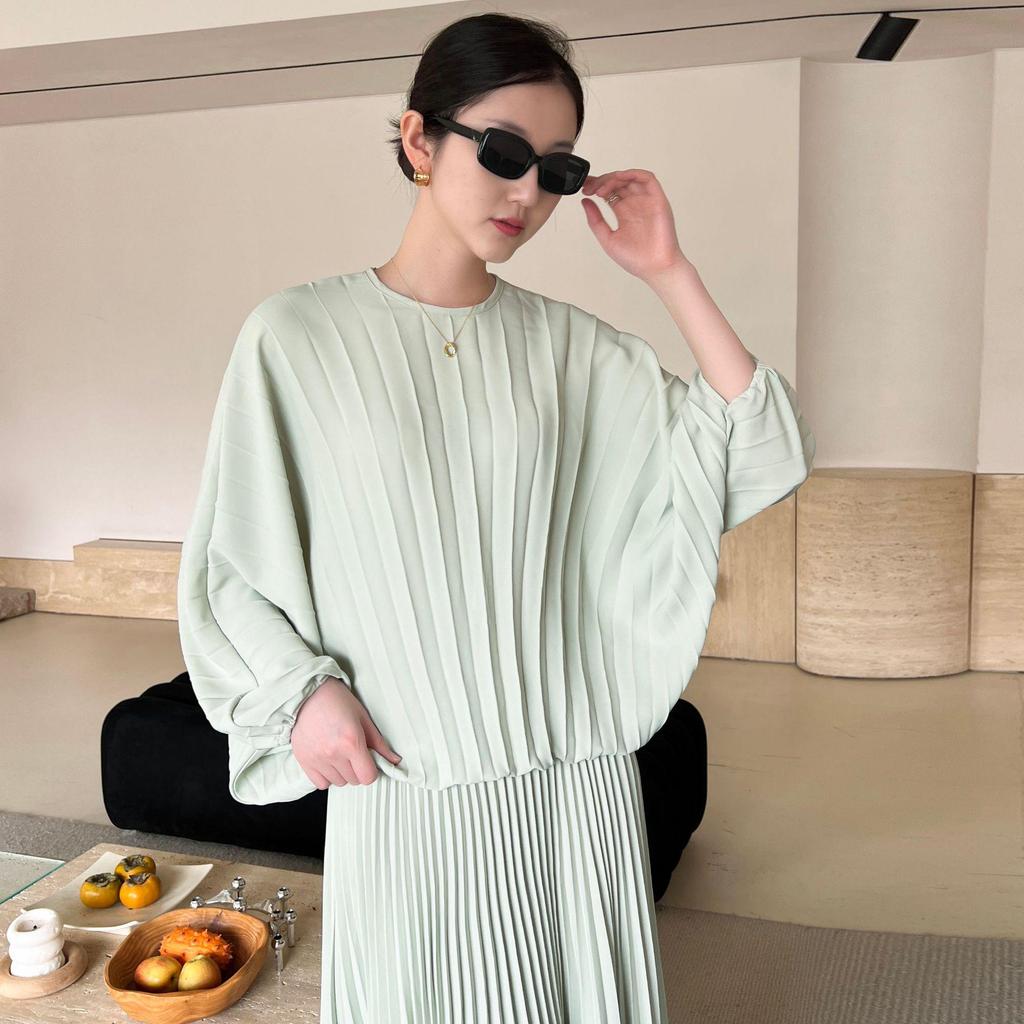 High-End 2026 Pleated Plus Size Loose Shirt - Versatile for Autumn and Spring Lazy Casual Style