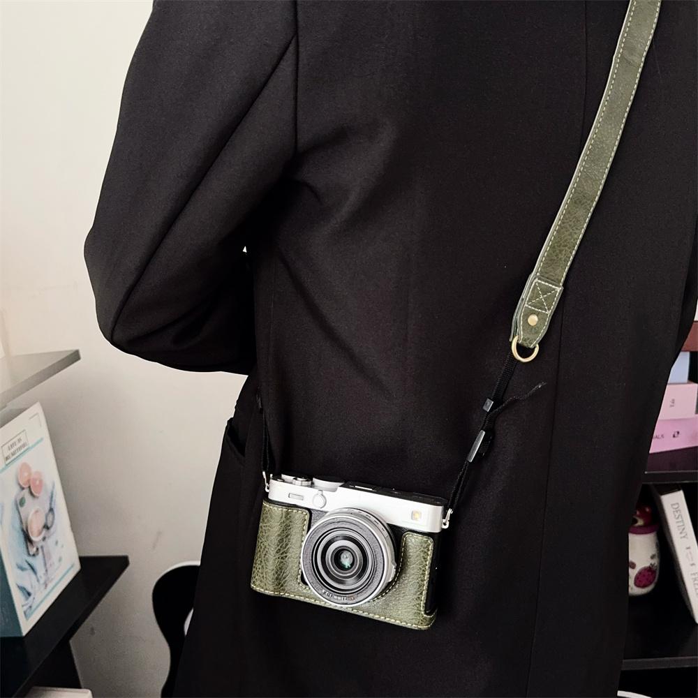 Luxuriöse handgefertigte Halbtasche für Fujifilm X-E5 Fuji XE5 Unterseite Akkuöffnung Abdeckung mit Schultergurt