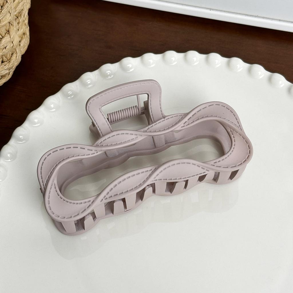 Modern Hair Square Claw Clip For Women Crafted From Highquality Resin In Various Hues