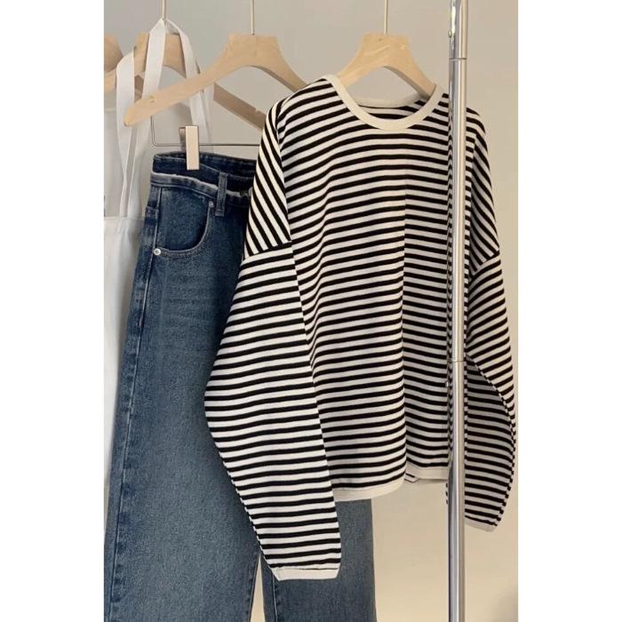 Women's Korean Blue & White Striped Round Neck Hoodie – Chic, Relaxed, Loose Fit for Early Spring