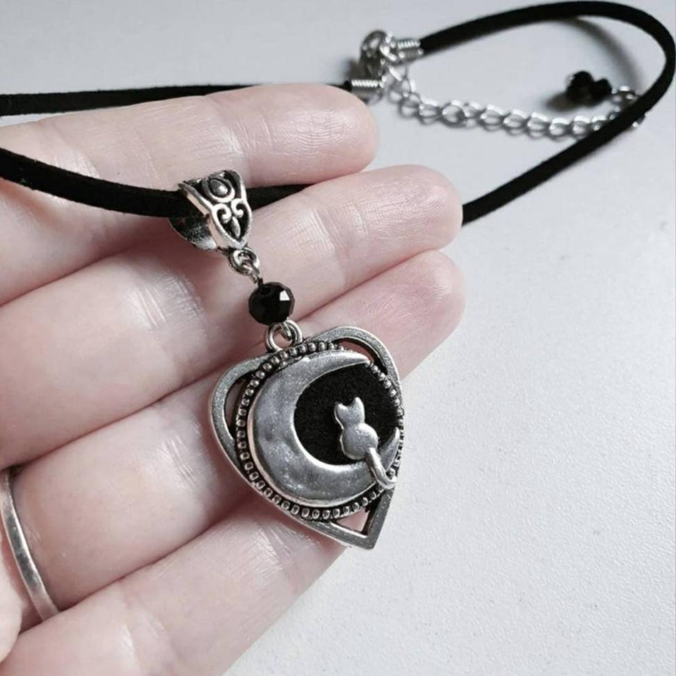 Gothic Heart-shaped Little Cat Crescent Moon Pendant Necklace for Women Men Cute Personality Collar Chain Jewelry Accessory Gift