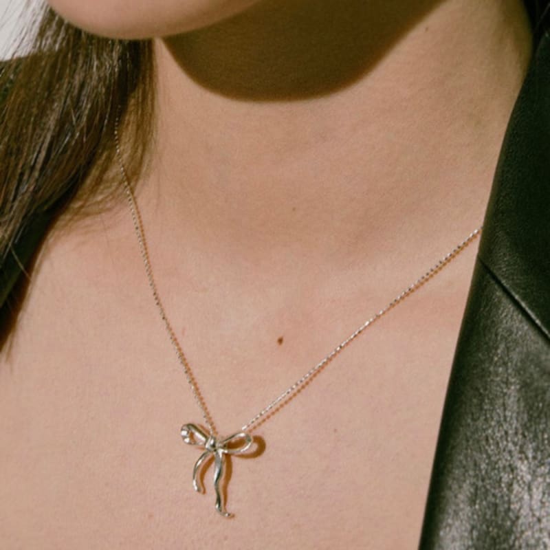 

nuavo Ribbon tie necklace Silver