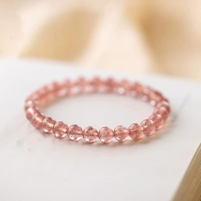 Natural strawberry crystal bracelet women's light luxury high-end sense versatile niche bracelet sweet small fresh fashion jewelry