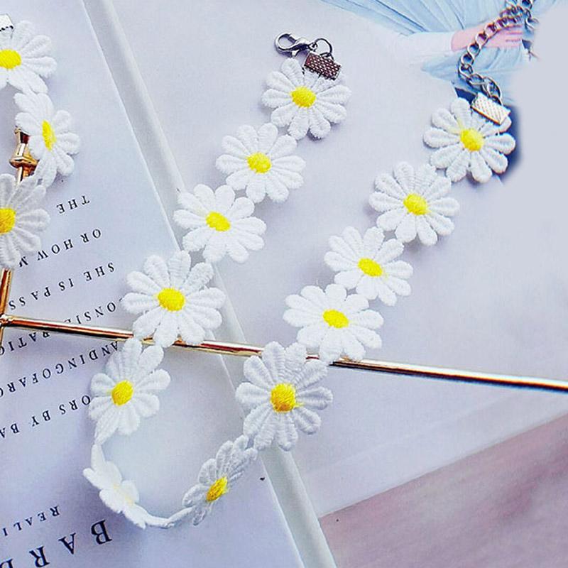 Girl Lace Gothic Choker for Women Vintage Sexy Fashion Velvet White Daisy Flower Necklace Lady Neck Jewelry Accessories