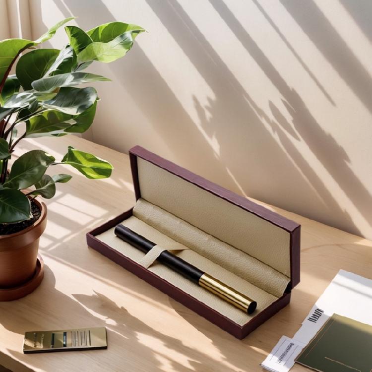 Exklusive Geschenk-Stiftebox mit Metallbeschlägen und PU-Leder-Konstruktion, Premium-Büroaccessoire, Langlebig