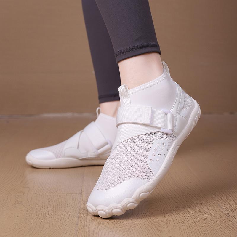 New Outdoor Sports Shoes Men's and Women's Mountaineering Shoes Travel Shoes ******** Rope Shoes Swimming Shoes Beach Creek Wading Shoes