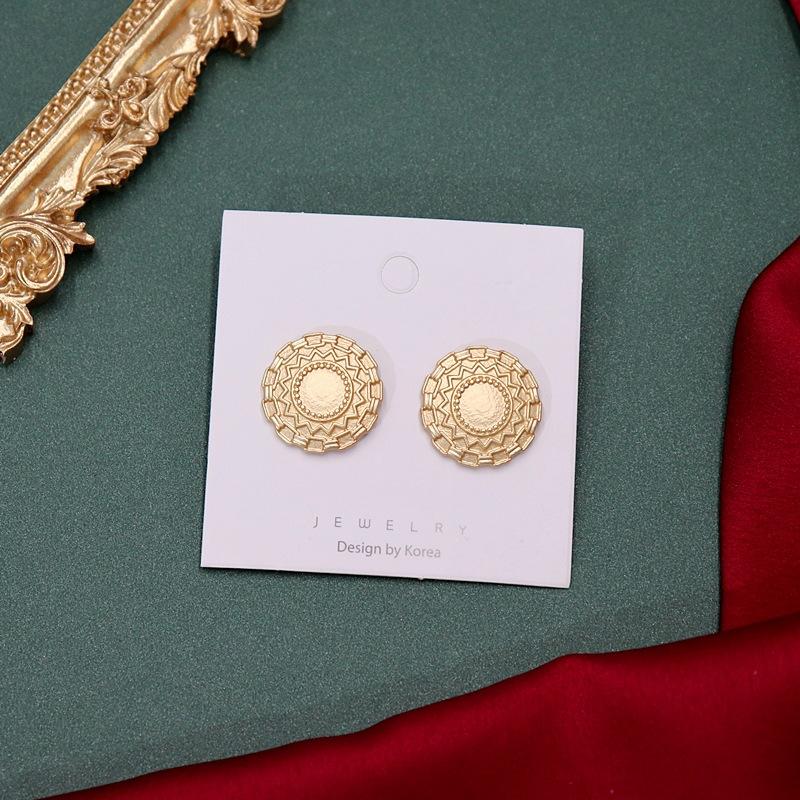 Vintage Geometric Peach Heart Stud Earrings Baroque Pearl Women's Personality French Simple Temperament Earrings Hong Kong Style Earrings