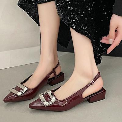 Sandales Baotou à Bout Pointu Boucle Carrée Petit Talon pour Femmes Nouvelles Polyvalentes Talon Bloc Cuir Verni Dos Ouvert Chaussures Simples