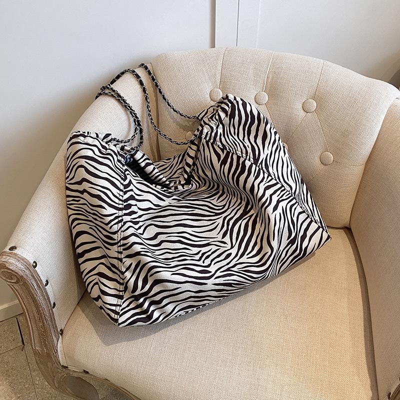 Large Capacity Leopard Shoulder Bags 2025 Luxury Chian Nylon Tote Bags Fashion Commuter Travel Purse Handbags