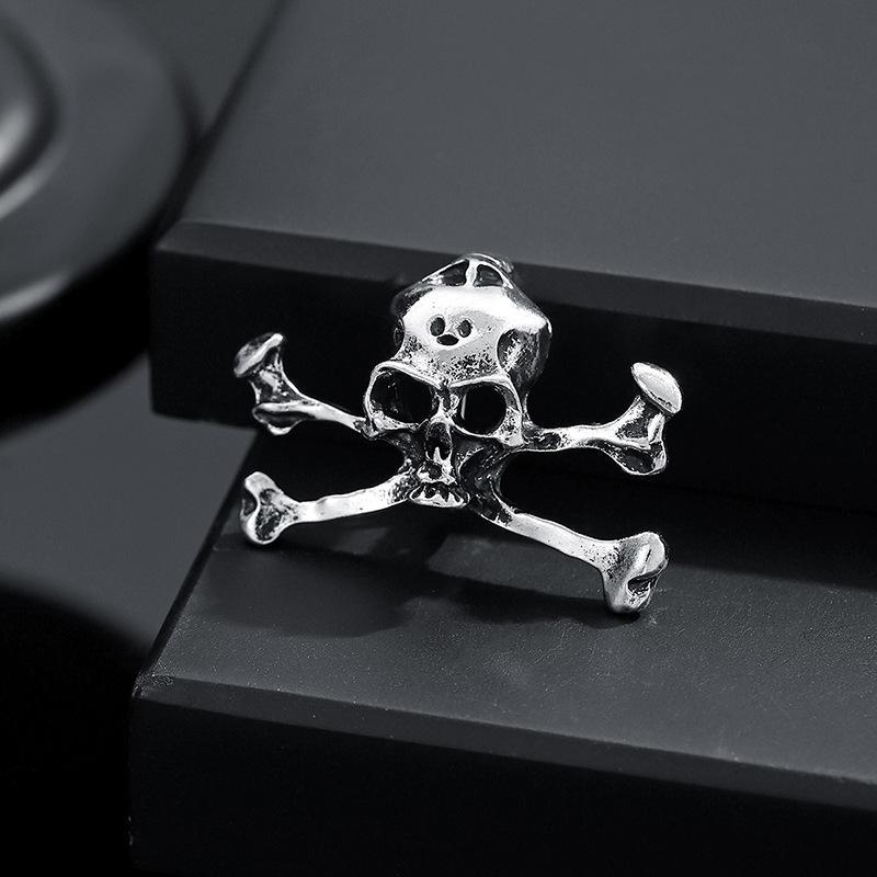 Skull And Crossbones Lapel Pin Punk Alloy Brooch Anti-fade Enamel Pin for Jacket Hat Bag Daily Outfit Accessories