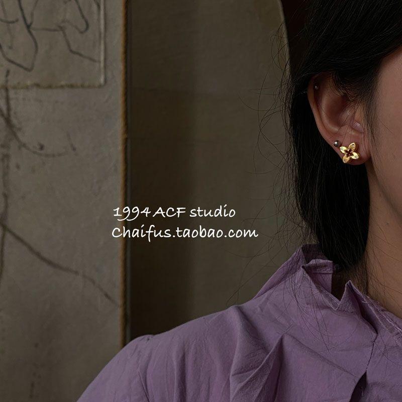 

Chai Fu Studio/R419 Korean Style Accessible Luxury Cut Out Clover Finely Inlaid Stud Earrings Retro Elegant Fancy Earrings A golden pair