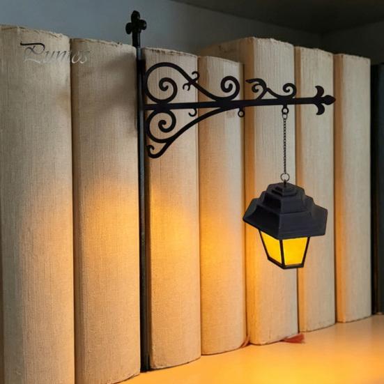 Vintage Style Book Light Lantern/Ghost Bookshelf Light, Metal Desk Lamp with Warm Lighting, Reading Retro for Lovers & Library Study Room Accent