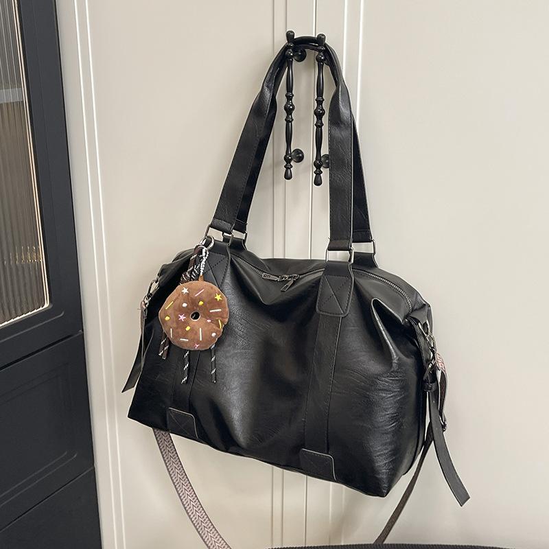 

Personalized retro new autumn and winter shoulder bag women s large-capacity oil wax leather fashion high-end textured messenger bag no pendant чёрный