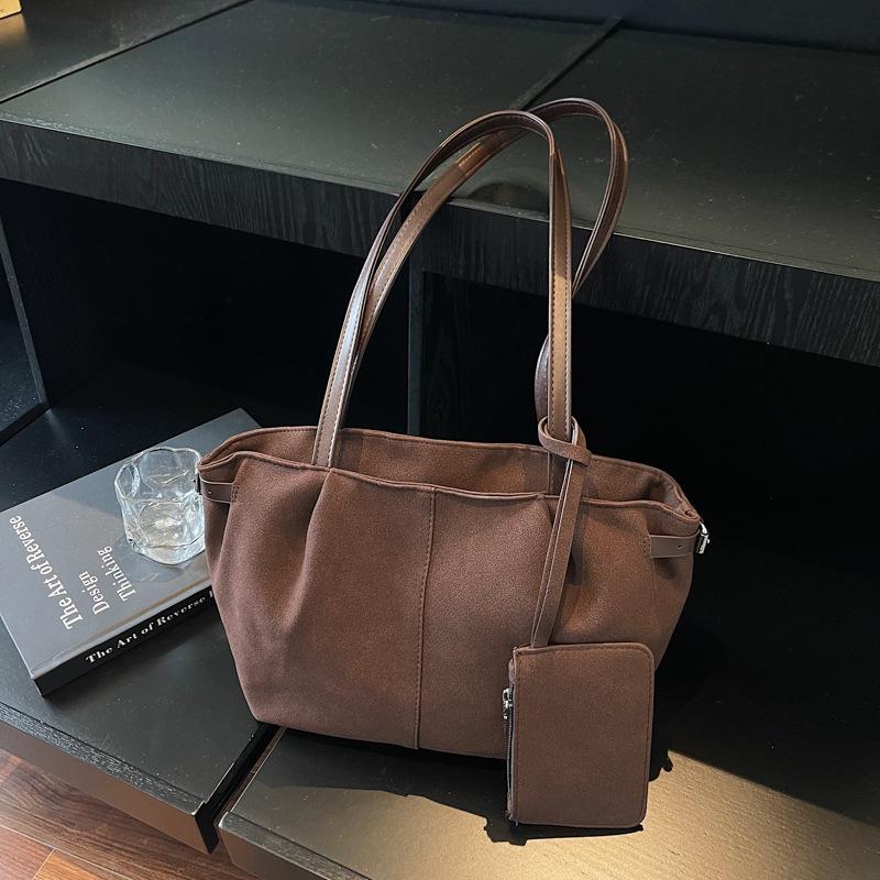 

Women s Versatile Retro Large Capacity Tote Shoulder Bag for Commuting кавовий