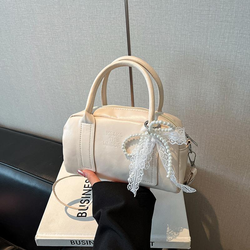 Stylish handbags, niche retro versatile crossbody bags, fashionable Boston shoulder bags With a white pendant