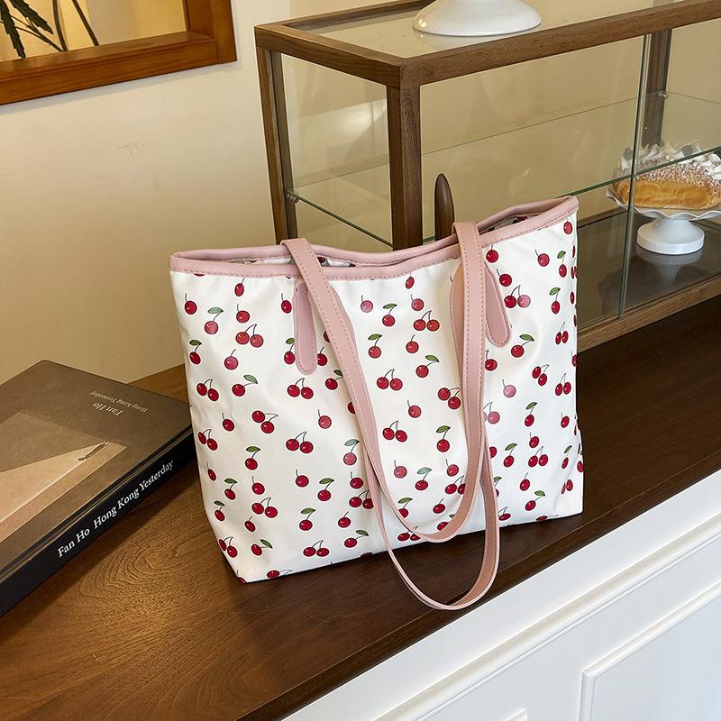 

Cute and sweet printed tote bag women s large-capacity new literary portable women s bag commuting class shoulder bag