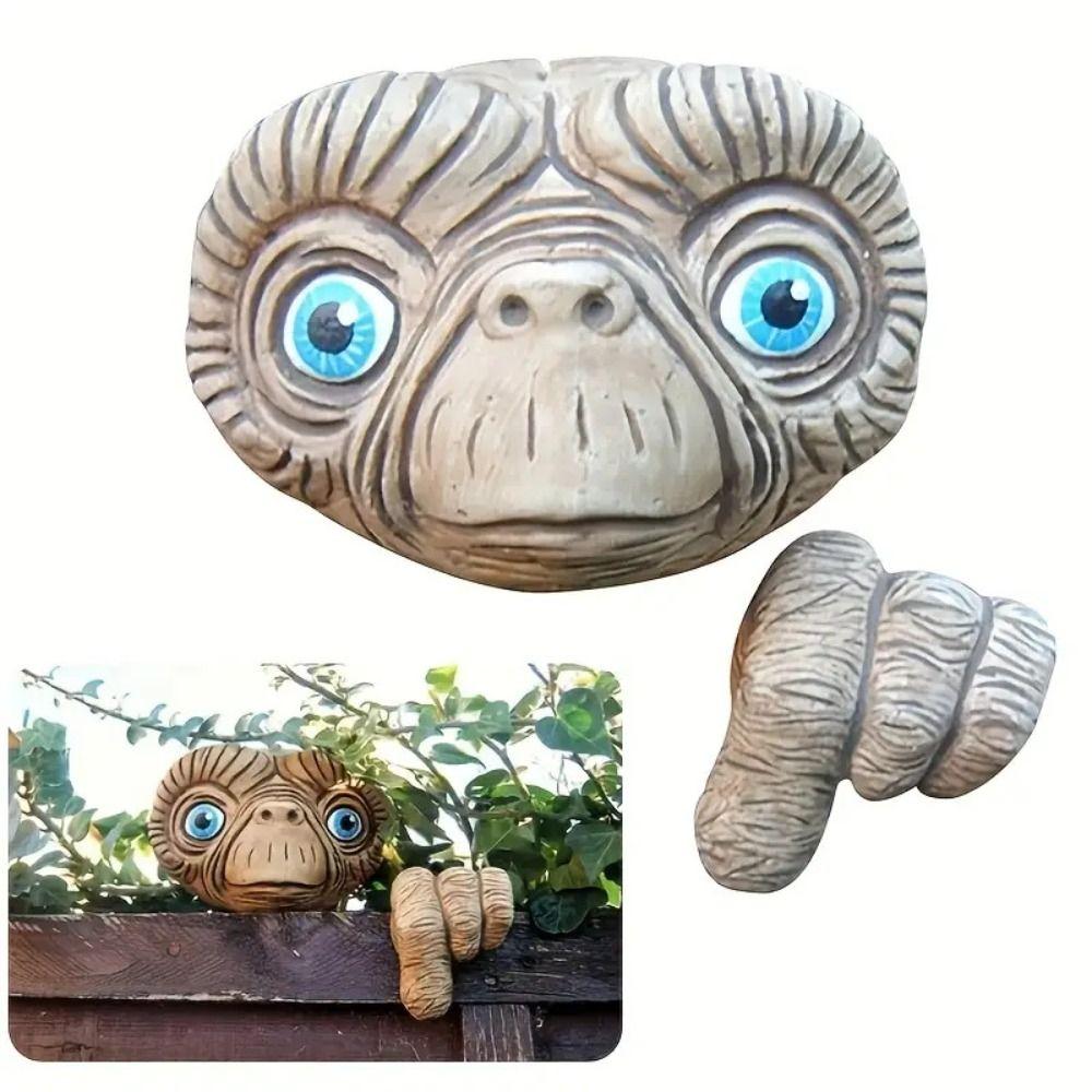 

Interesting Alien Wall Climbing Pendant Realistic Alien Peeker Statue Outdoor