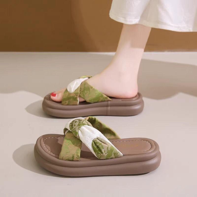 Beach slippers women's shoes new summer wear exquisite high-end cool slippers with skirts
