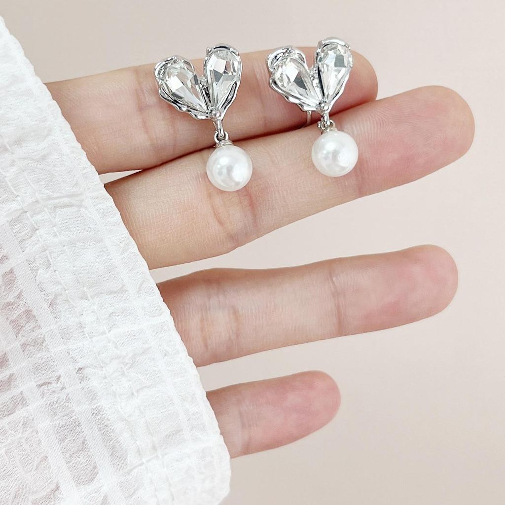 Vintage French Pearl No-Pierce Earrings: Elegant Luxury Clip-ons for Women