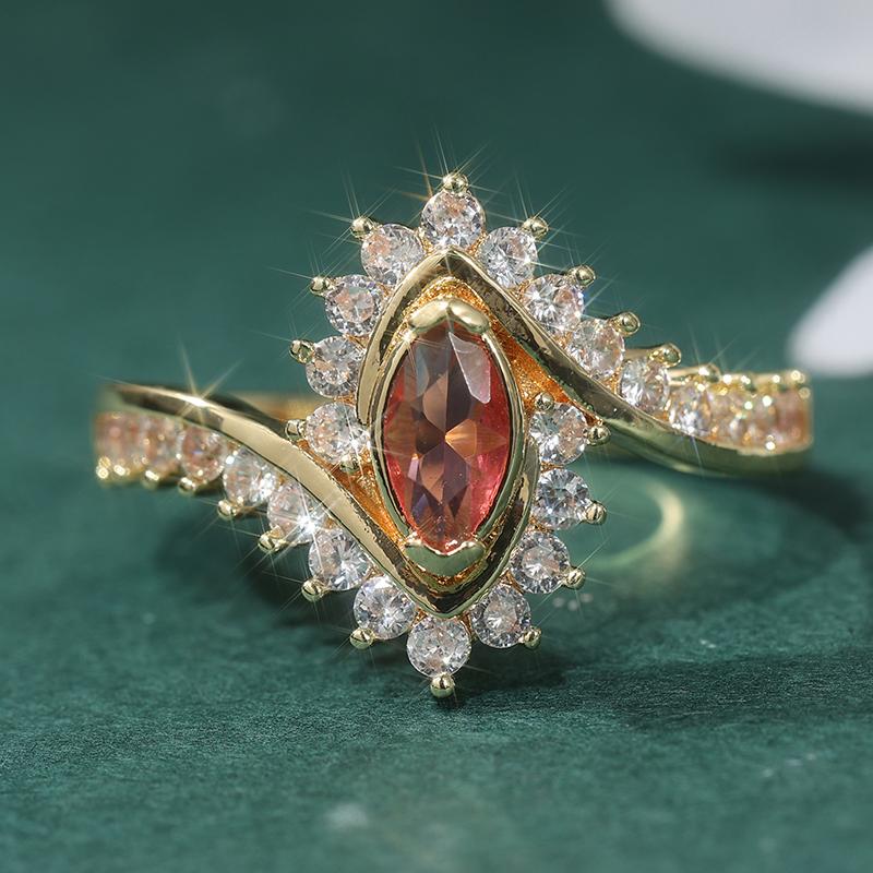 Fashion Sparking Red Synthetic Zirconia Golden Plated Ring for Women Gorgeous Elegant Banquet Bridal Wedding Jewelry Accessories