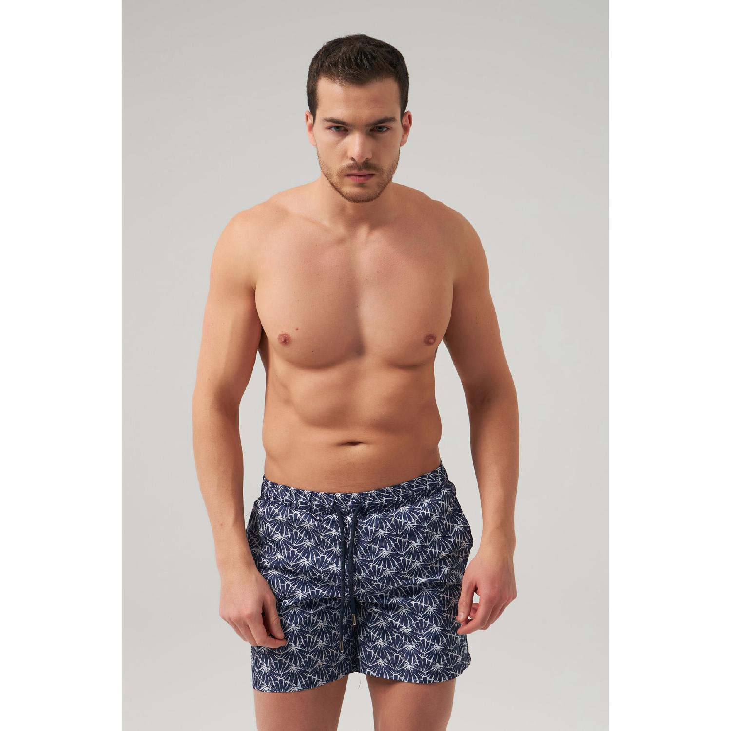 

Темно-синий купальник стандартного кроя с шортами и принтом