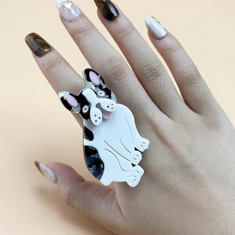 Шикарное и игривое акриловое кольцо с узором животных