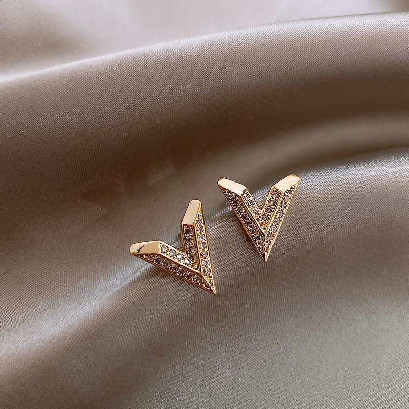 

S925 Copper Needle Hypoallergenic Original Design V-shaped High-level Sense Of Simplicity And Compact Trendy Earring Zircon золотой