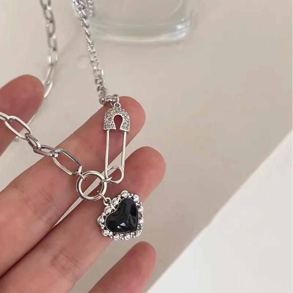 Black Heart Pendant Necklace Personalized Versatile Alloy Pin Splicing Chain Necklace Clavicle Chain Jewelry