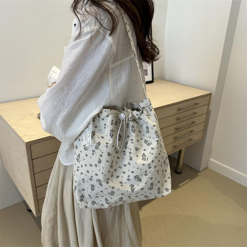 Stylish Korean-inspired Floral Sling Bag With Spacious Design For Everyday Use